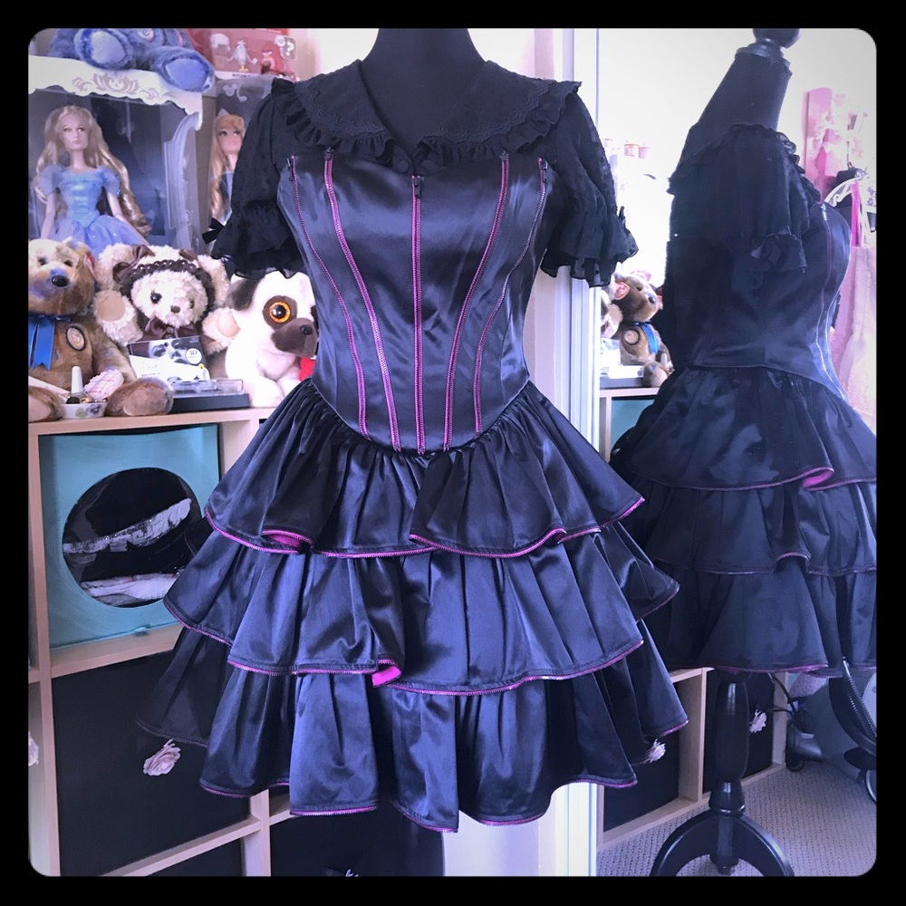 Betsey Johnson zipper black dress in size 2